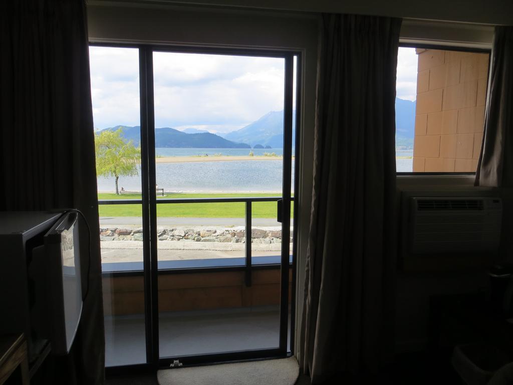 Spring Villa Hotel Harrison Hot Springs Oda fotoğraf