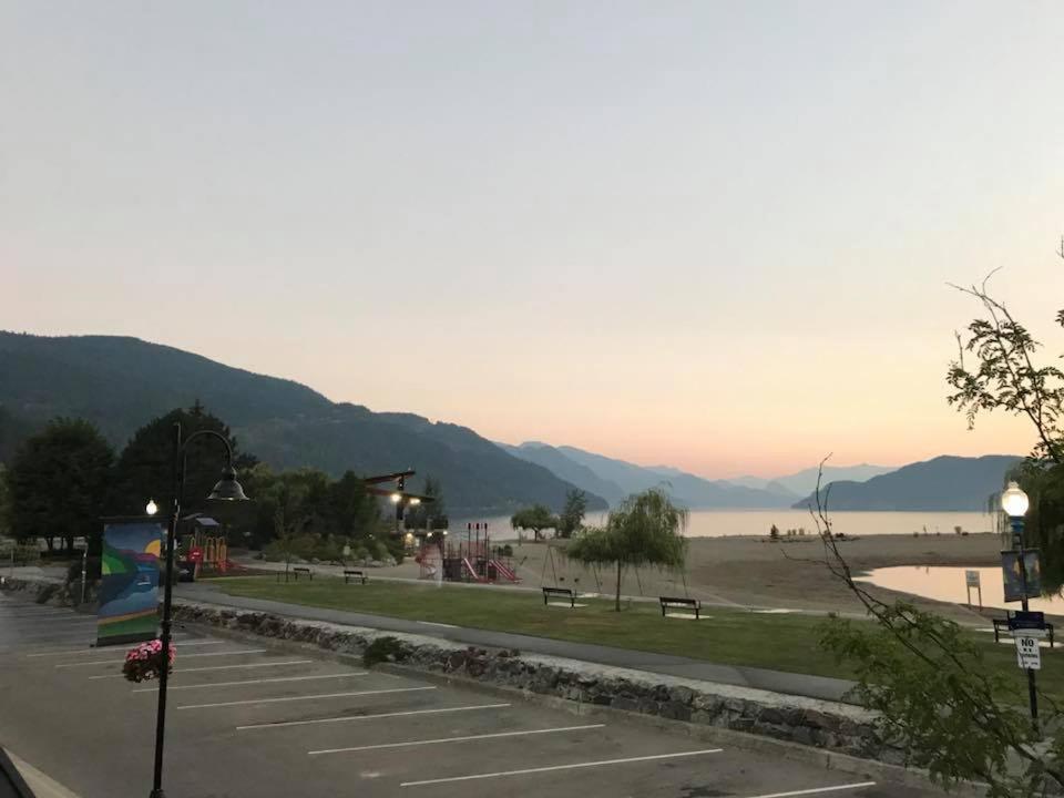 Spring Villa Hotel Harrison Hot Springs Dış mekan fotoğraf